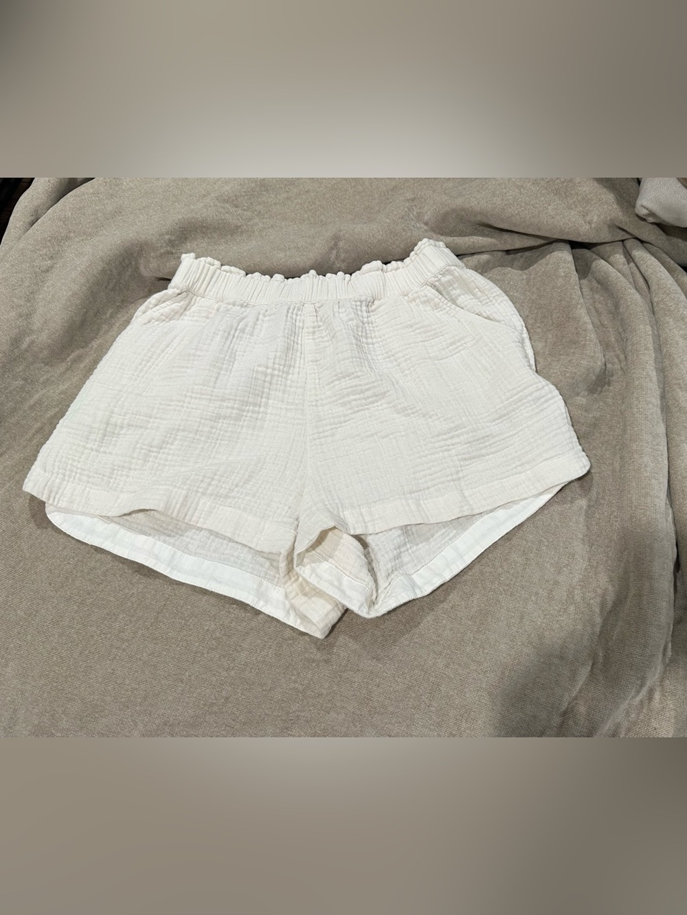 LIKE NEW 100% Cotton Gauze Shorts Medium Cream